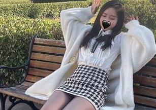 微密圈 - 夏天的色彩：软妹小九九的高清方寸，原图中似乎又多了一种情绪。