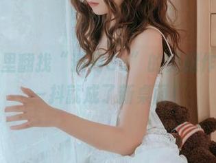 在网盘里翻找“逐月Su”的美腿作品，手一抖就成了新桌面！