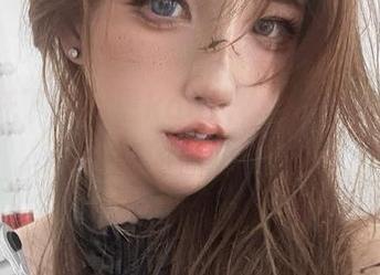 吊带衬托下的阿薰kaOri，资源一抓就有，真的假的？